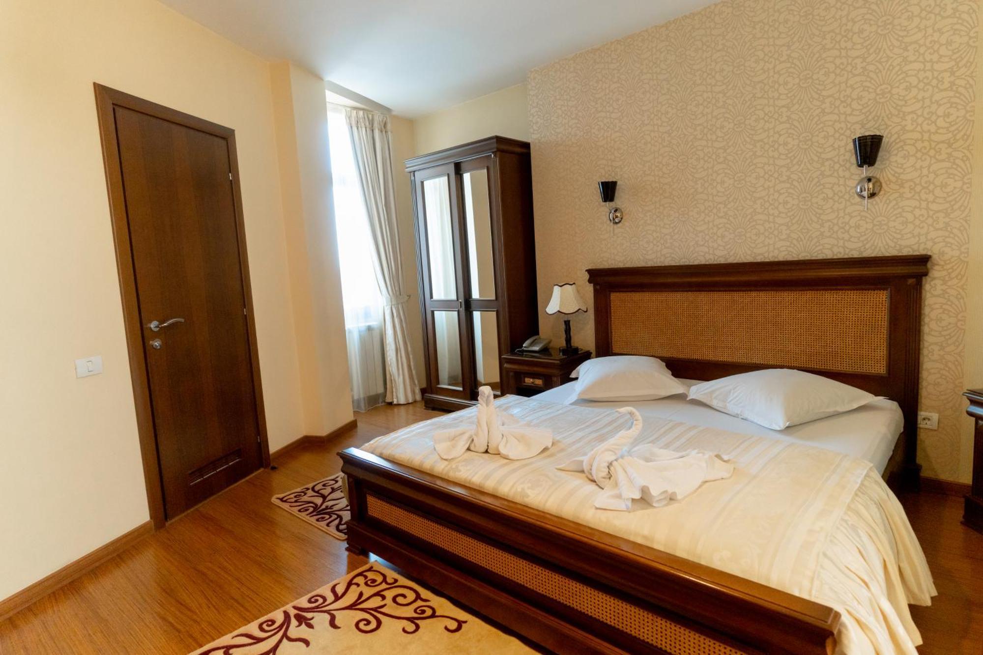 Acapulco Hotel Ploiesti Exterior photo